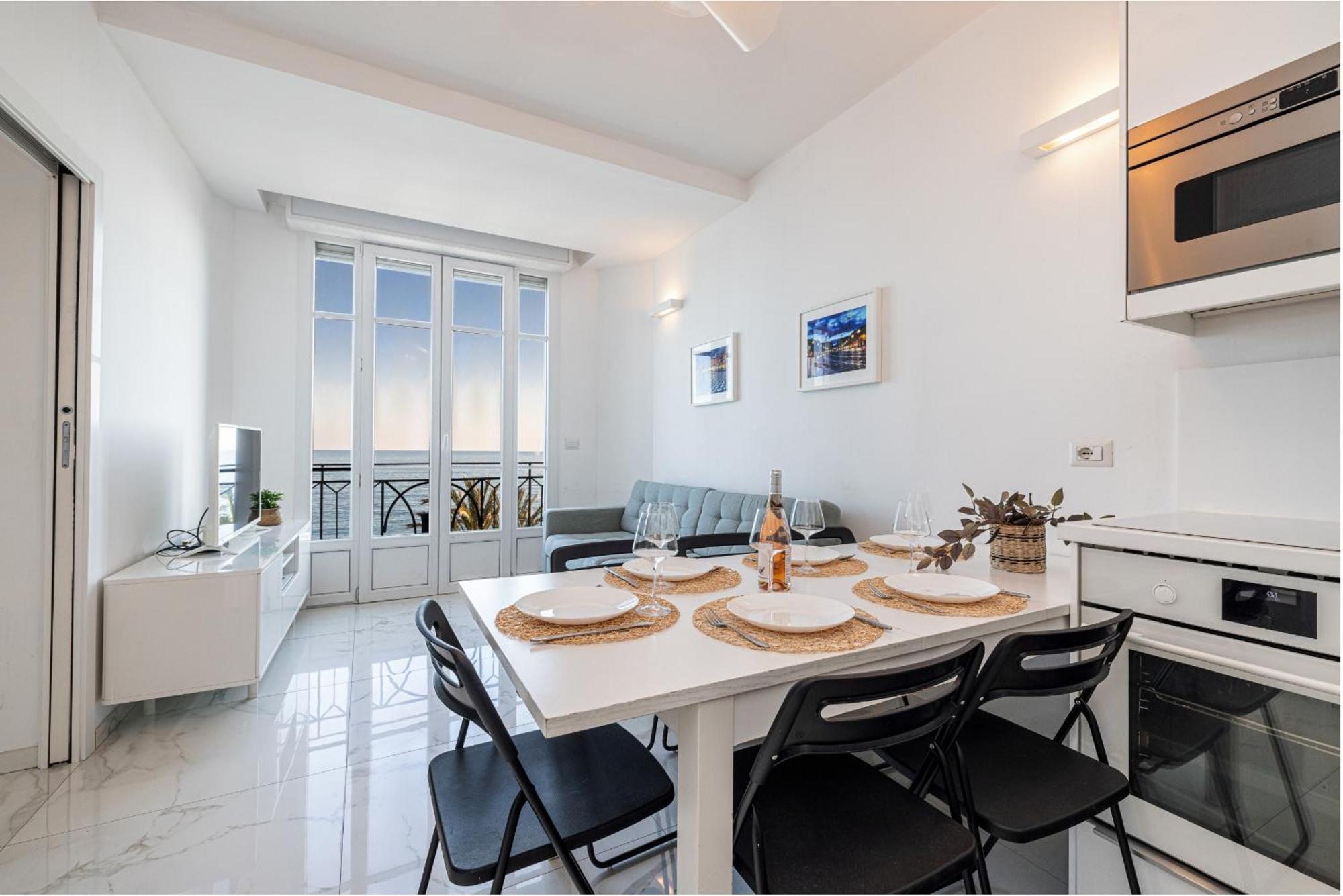 Sea View - 2 Bdr Promenade Des Apartment *