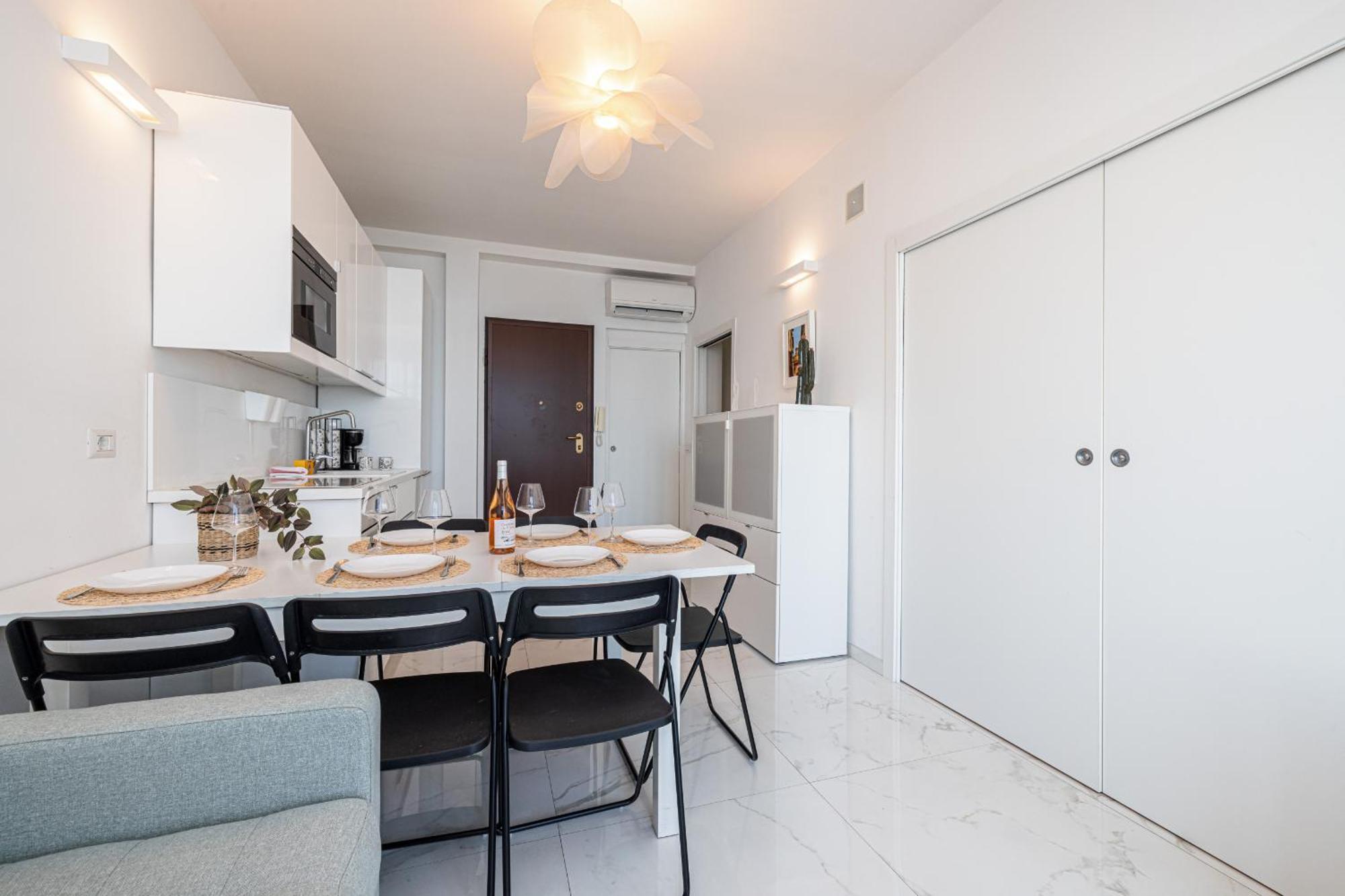 Apartment Sea View - 2 Bdr Promenade Des